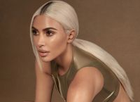 Η Kim Kardashian κυκλοφόρησε nude Beats