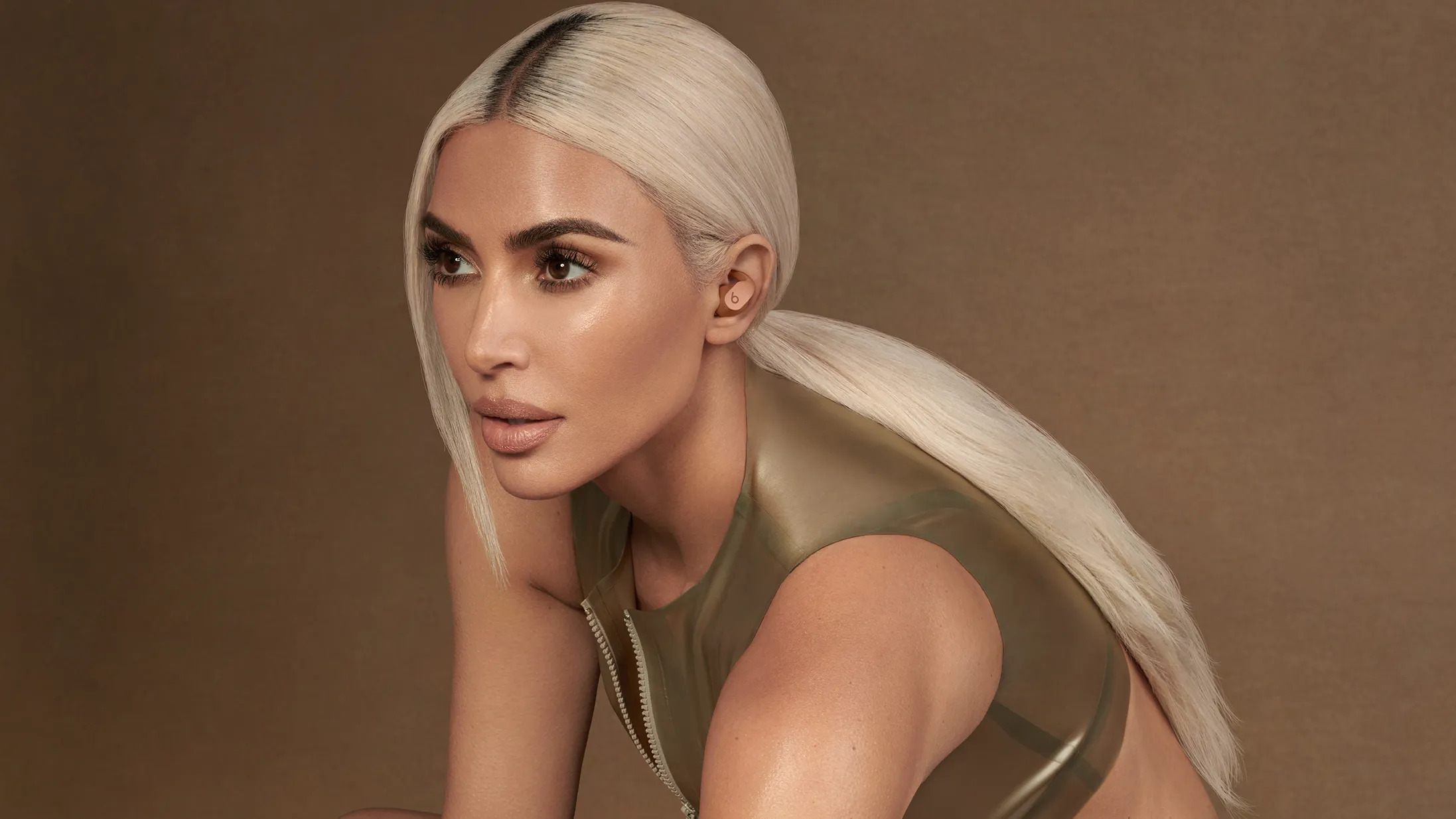 Η Kim Kardashian κυκλοφόρησε nude Beats