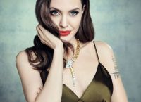 Η Angelina Jolie εφιστά την προσοχή στις Αφγανές γυναίκες μετά την ανάληψη της εξουσίας από τους Ταλιμπάν