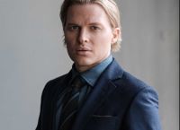 Ποιος είναι ο Ronan Farrow, ο γιος του Woody Allen και της Mia Farrow; Ποιος είναι ο Ronan Farrow, ο γιος του Woody Allen και της Mia Farrow;