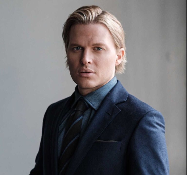 Ποιος είναι ο Ronan Farrow, ο γιος του Woody Allen και της Mia Farrow;