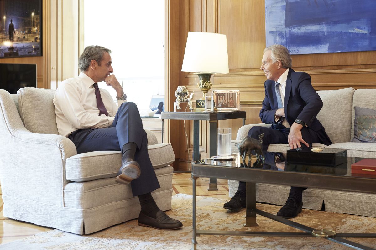 PM Mitsotakis meets with Tony Blair at Maximos Mansion