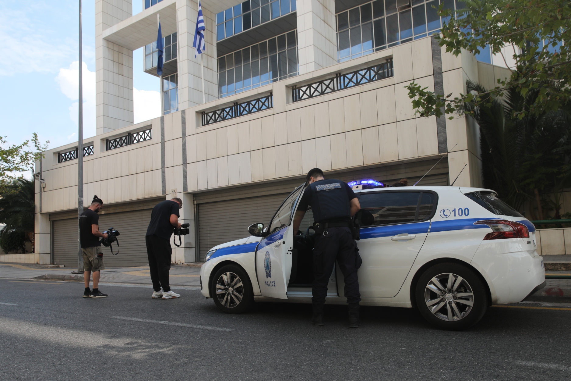 Εφετείο Αθηνών: Άγνωστος εισέβαλε με το αυτοκίνητό του στο πάρκινγκ