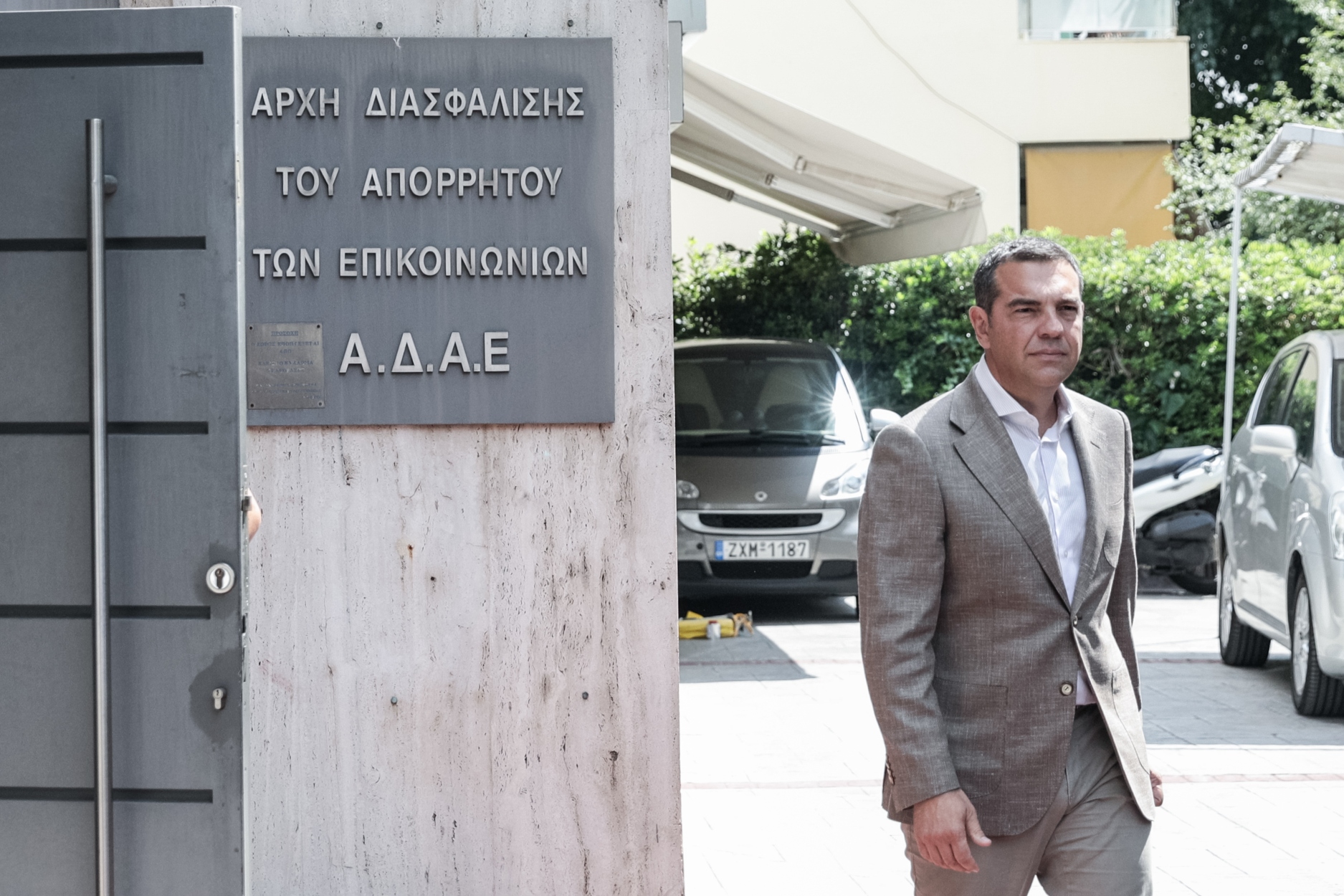 Τσίπρας: Να διερευνηθεί από την ΑΔΑΕ το αν και πόσοι ακόμα βουλευτές και ευρωβουλευτές παρακολουθούνται
