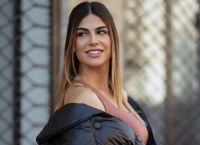 Χριστίνα Κεφαλά: Γκρεμίζει…τη Ρόδο με βαθύ ντεκολτέ και στρινγκ
