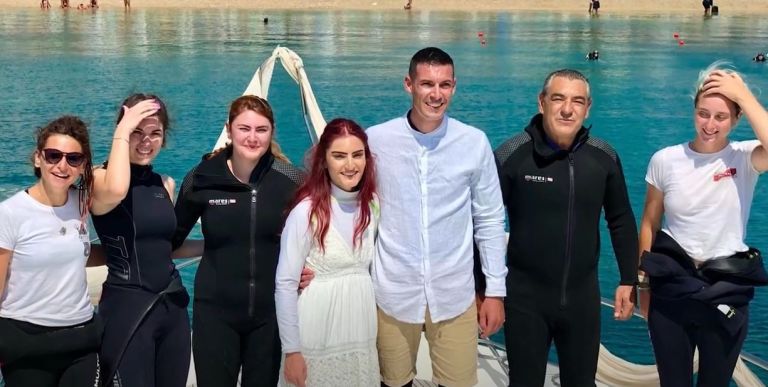 ALONISSOS: Amazing images of the first underwater civil wedding