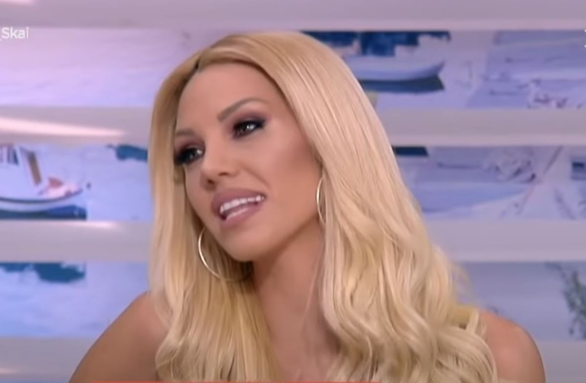 Σάσα Μπάστα: «Μας έβγαλε τα μάτια» με το μπούστο της