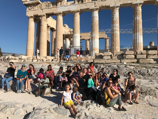 Foreign students get taste of Greek culture