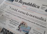 La Repubblica: Ρωσίδα κατάσκοπος κατάφερε να παρεισφρήσει στην βάση του ΝΑΤΟ στη Νάπολη για δέκα χρόνια