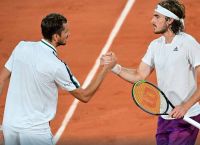 Medvedev and Tsitsipas arrange showpiece SF in Cincinnati