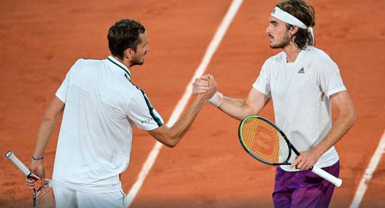 Medvedev and Tsitsipas arrange showpiece SF in Cincinnati