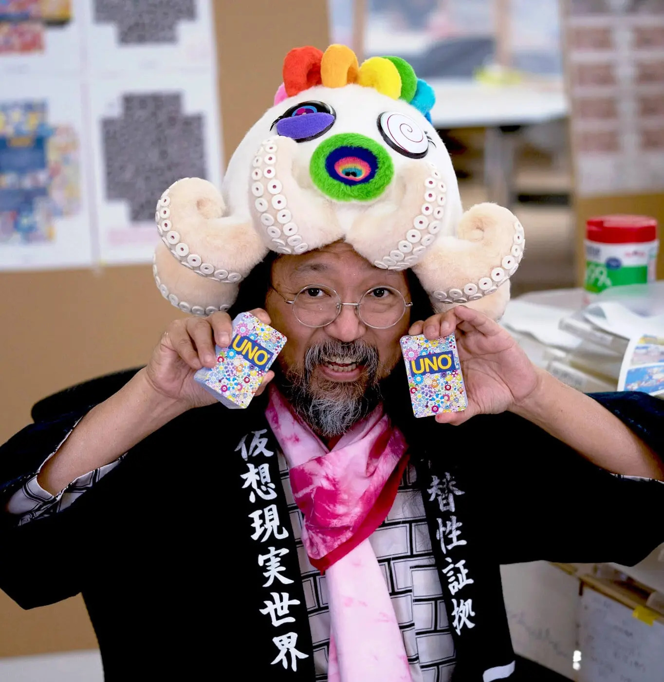 Ο Takashi Murakami συνεργάζεται με την UNO για την δημιουργία τράπουλας με μοτίβο λουλουδιών