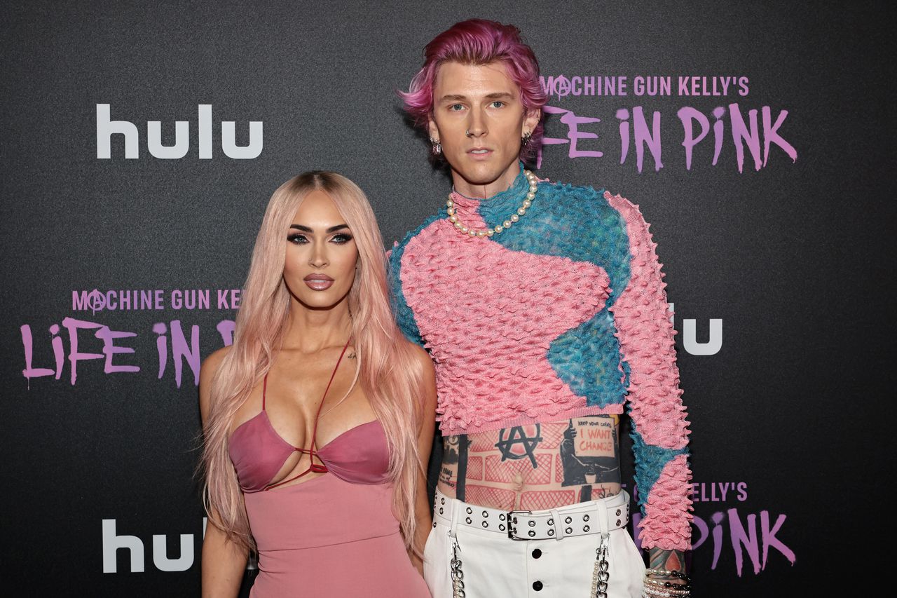 Πώς ο Machine Gun Kelly και η Megan Fox διαχειρίζονται την απόσταση στη σχέση τους