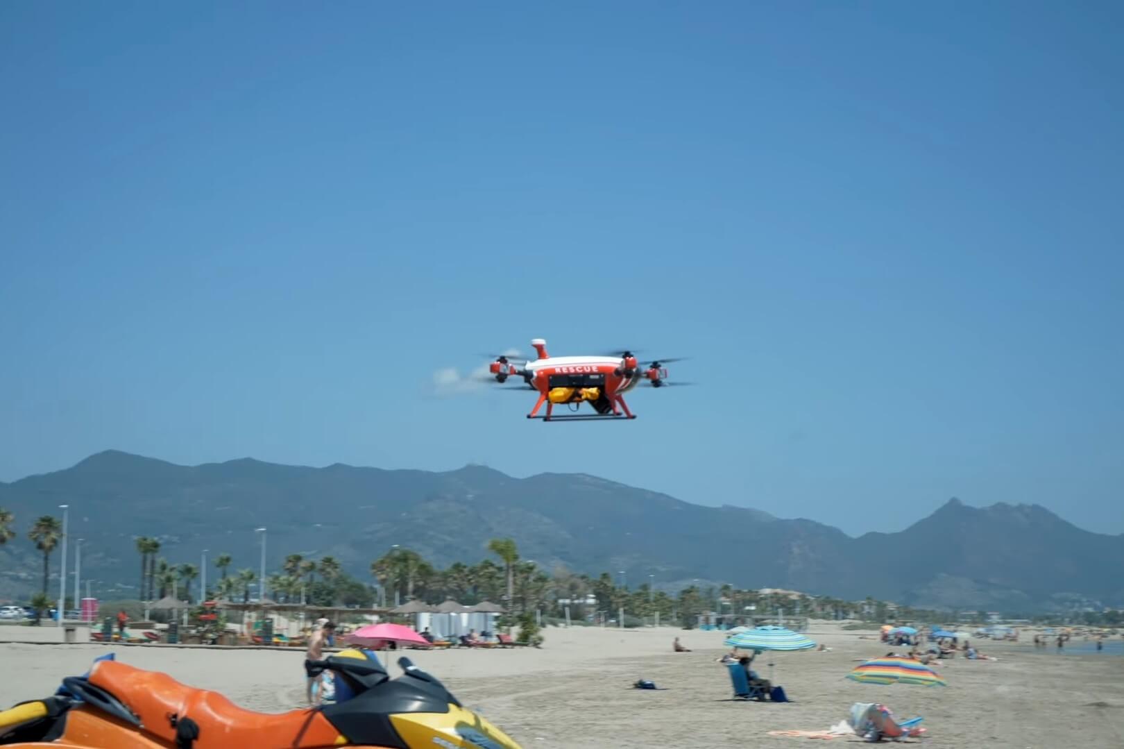 Drones κατεβάζουν σωσίβια για να σώσουν ζωές στις ισπανικές παραλίες