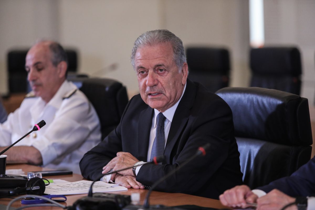 Αβραμόπουλος: “Ο ναυτικός αποκλεισμός στη Μεσόγειο δεν συνάδει με το διεθνές δίκαιο”
