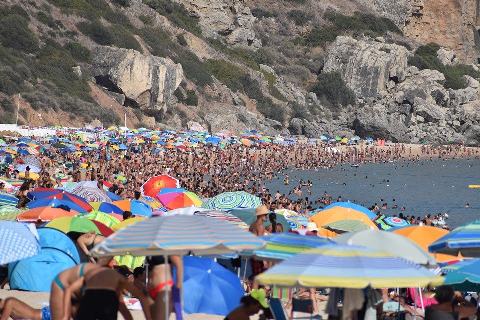 Le Figaro: Κύμα καύσωνα – Πώς δροσίζουμε το σπίτι μας χωρίς κλιματική επιβάρυνση