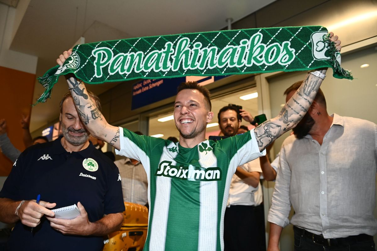 Παναθηναϊκός: Στην Αθήνα ο Μπερνάρ – Αποθεώθηκε από 100 οπαδούς στο “Ελ. Βενιζέλος”