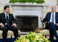 Μπάιντεν: Επικοινωνία με τον Ζελένσκι για τις εξελίξεις στον πόλεμο και τη Ζαπορίζια