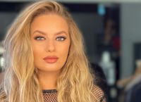 Ντόρα Μακρυγιάννη: Μαγεύει τόπλες με τα μπλε μάτια της
