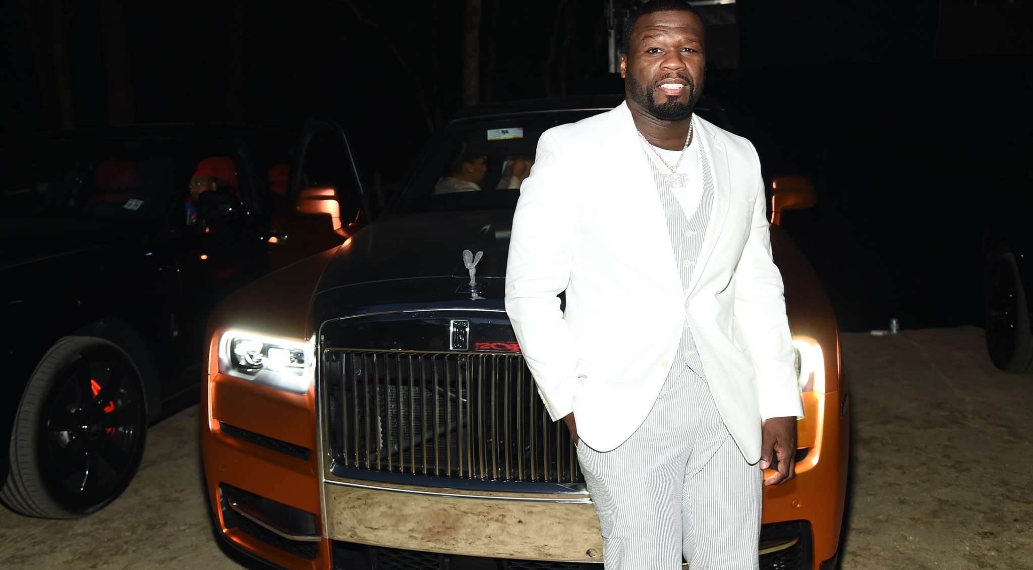 50 Cent enjoys Mykonos dinner before moving to Milos