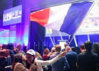 Le Monde: Η ριζοσπαστική αριστερά στη Γαλλία λειτουργεί συγκεντρωτικά