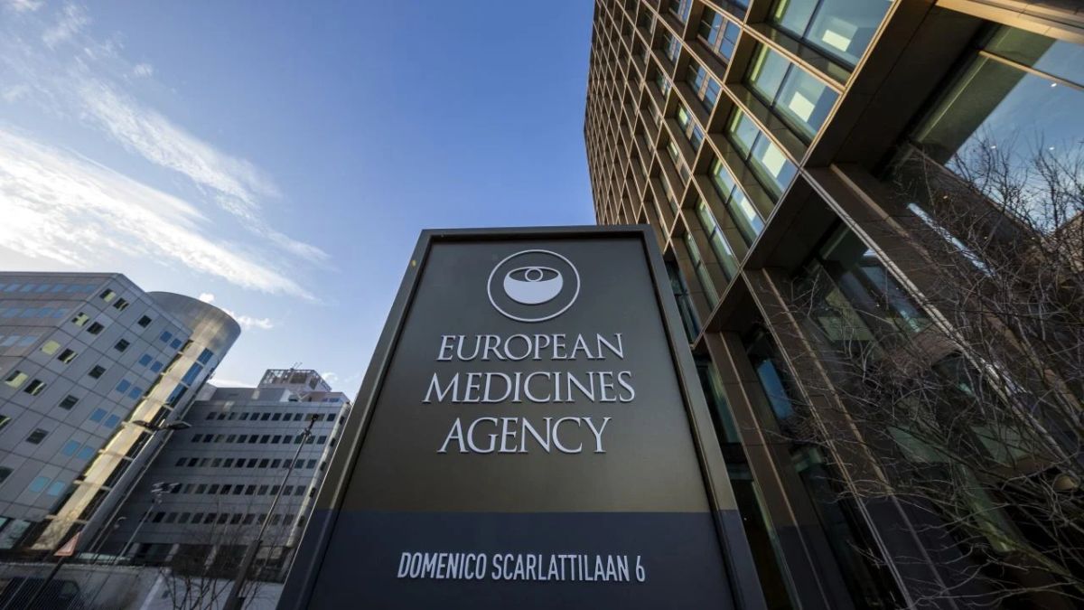 ΕΜΑ: Εγκρίνει τα εμβόλια των Pfizer και Moderna κατά της Όμικρον