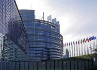 ΕΕ: Εξετάζει την απαγόρευση βίζας για όλους τους Ρώσους