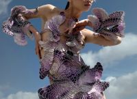 Το μουσείο του Παρισιού θα τιμήσει την Iris van Herpen για το έργο της
