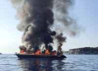 Φωτιά τώρα: Πυρκαγιά σε ιστιοφόρο βορειοανατολικά των Αντίπαξων – Καλά στην υγεία τους το πλήρωμα