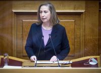 “Καρφιά” Ξενογιαννακοπούλου σε Χατζηδάκη για τα χιλιάδες λάθη στους υπολογισμούς των συντάξεων
