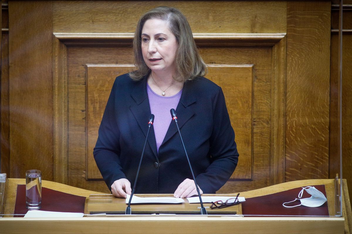 “Καρφιά” Ξενογιαννακοπούλου σε Χατζηδάκη για τα χιλιάδες λάθη στους υπολογισμούς των συντάξεων