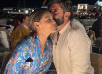 Σπύρος Μαρτίκας – Βρισηίδα Ανδριώτου: Παθιασμένα φιλιά με τα μαγιό σε παραλία της Μυκόνου Σπύρος Μαρτίκας – Βρισηίδα Ανδριώτου: Παθιασμένα φιλιά με τα μαγιό σε παραλία της Μυκόνου