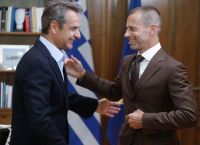 Μητσοτάκης σε Τσεφέριν: «Η κυβέρνηση έχει την αποφασιστικότητα να λύσει όλα τα ζητήματα στο ποδόσφαιρο»