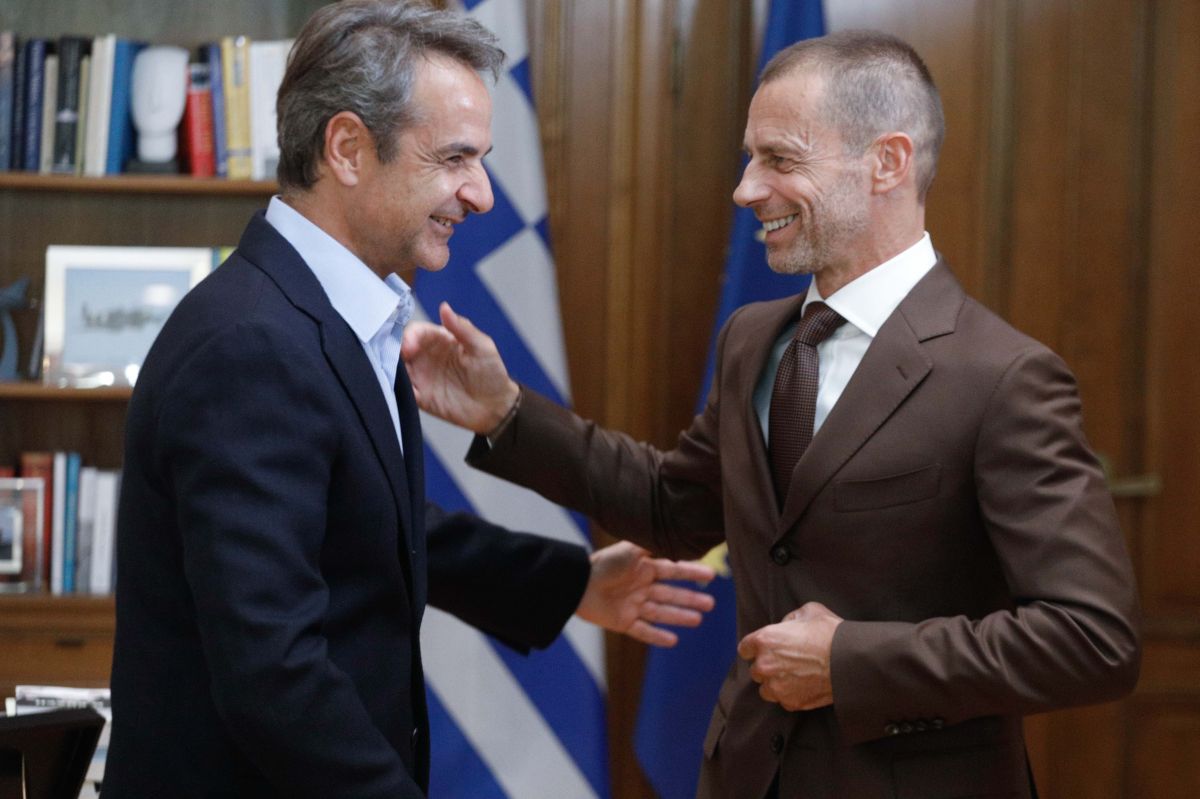 Μητσοτάκης σε Τσεφέριν: «Η κυβέρνηση έχει την αποφασιστικότητα να λύσει όλα τα ζητήματα στο ποδόσφαιρο»