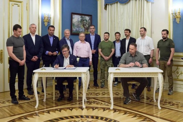 Athens mayor Kostas Bakoyannis plus delegation met with Zelensky