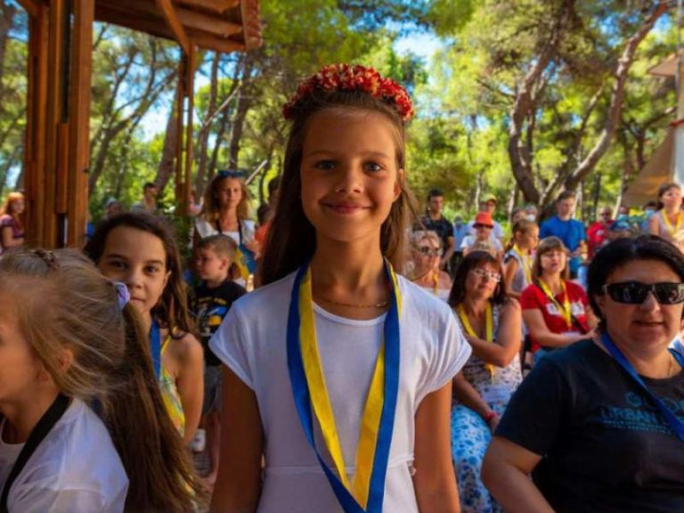 Ukrainian children arrive in Greece as part of EU programme