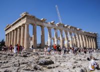 Some 16,000 people visit the Acropolis daily Some 16,000 people visit the Acropolis daily