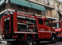 Πυρκαγιά στη Μάνδρα: Μήνυμα από το 112 λόγω των πυκνών καπνών