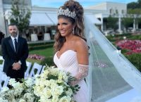 Τα γαμήλια μαλλιά της Teresa Giudice κόστισαν 10.000 δολάρια και περιελάμβαναν 1.500 καρφίτσες