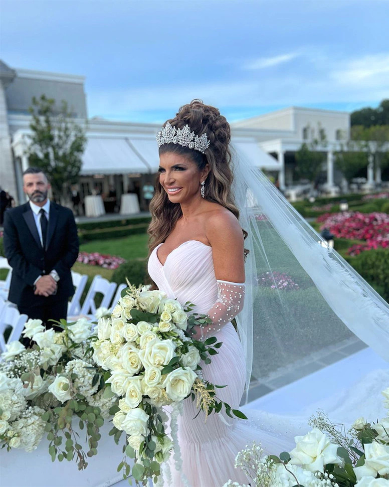 Τα γαμήλια μαλλιά της Teresa Giudice κόστισαν 10.000 δολάρια και περιελάμβαναν 1.500 καρφίτσες