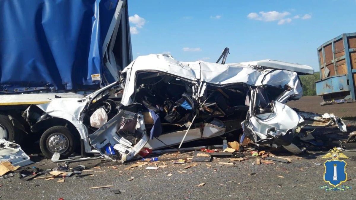 Ρωσία: Συνολικά 16 νεκροί από τη σύγκρουση ενός μινιμπάς και δύο φορτηγών