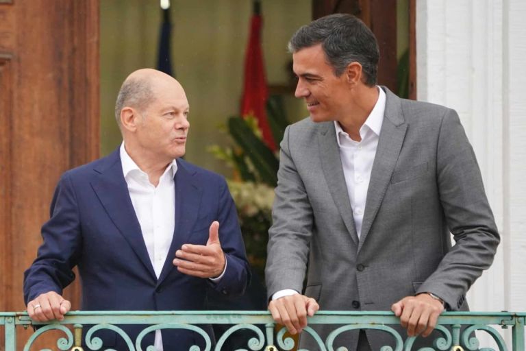 Ενέργεια: Σολτς και Σάντσεθ συμφωνούν στη σύνδεση της Ιβηρικής Χερσονήσου με το ευρωπαϊκό δίκτυο