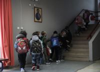 Σχολεία: Μόνο οι ανεμβολίαστοι καθηγητές θα κάνουν Rapid test – Πέντε μέρες η καραντίνα