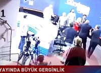 Τουρκία: Live… ξύλο ανάμεσα σε δημοσιογράφο και βουλευτή σε τηλεοπτικό στούντιο Τουρκία: Live… ξύλο ανάμεσα σε δημοσιογράφο και βουλευτή σε τηλεοπτικό στούντιο