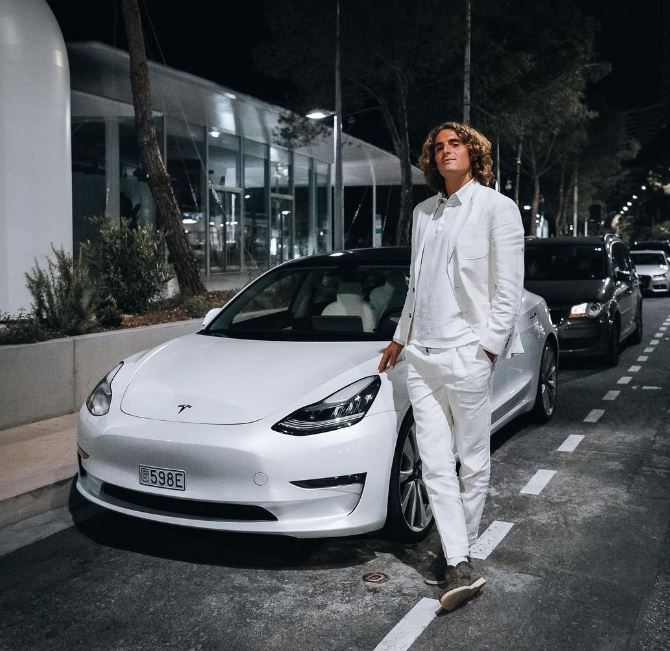 Stefanos Tsitsipas gave his father an Aston Martin – WATCH his father’s emotional reaction