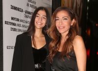 Δέσποινα Βανδή: Η κόρη της Μελίνα Νικολαΐδη, τραγουδάει και μας μαγεύει