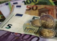 Κατερίνη: Έκαναν τους… κροίσους με πλαστά χαρτονομίσματα Κατερίνη: Έκαναν τους… κροίσους με πλαστά χαρτονομίσματα