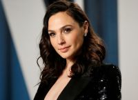Η Gal Gadot με μπικίνι στον ήλιο