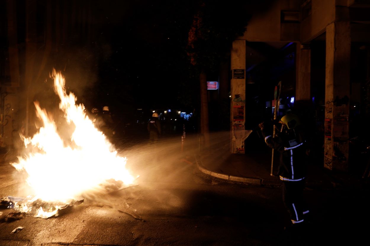 Εξάρχεια: Ένταση και χημικά μετά την πορεία ενάντια στην κατασκευή σταθμού Μετρό