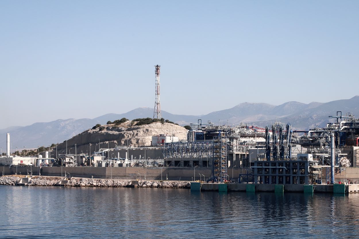 Την έναρξη λειτουργίας της νέας πλωτής δεξαμενής LNG στη Ρεβυθούσα ανακοίνωσε ο ΔΕΣΦΑ